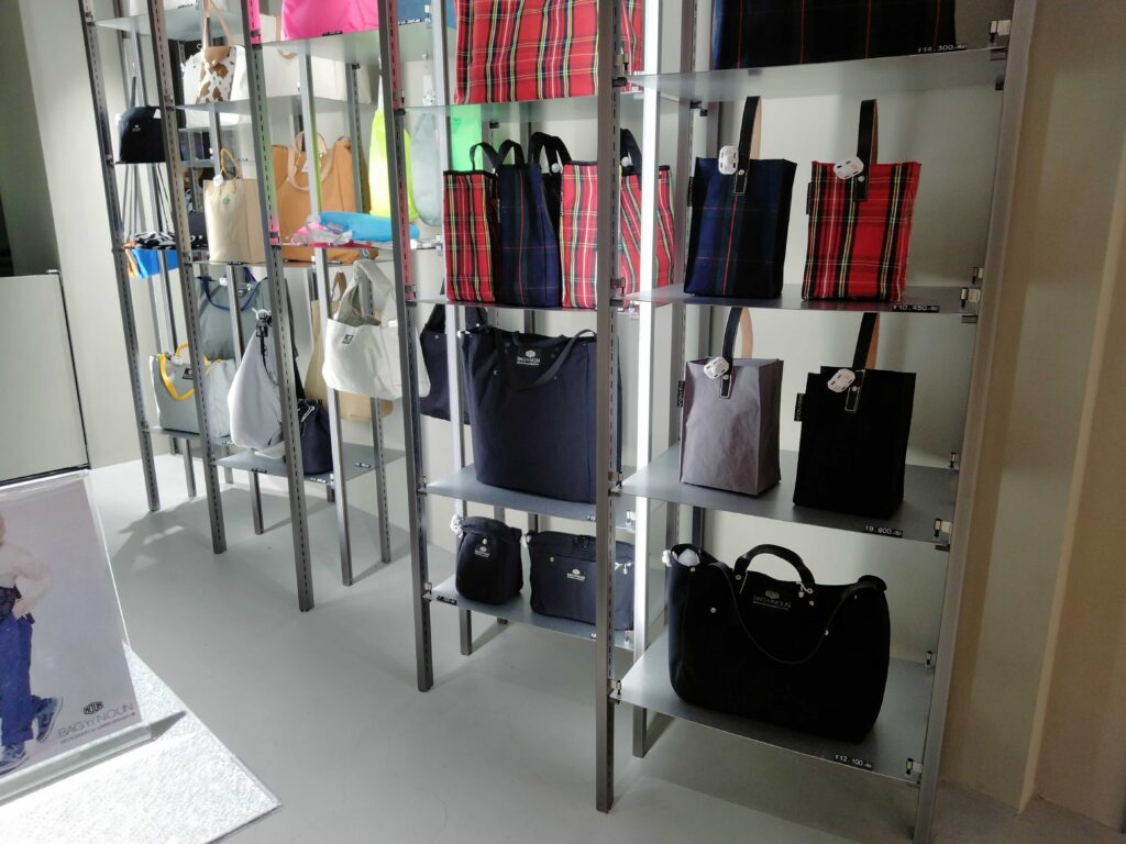 BAG'n'NOUN（バッグンナウン） 新宿店の実地写真