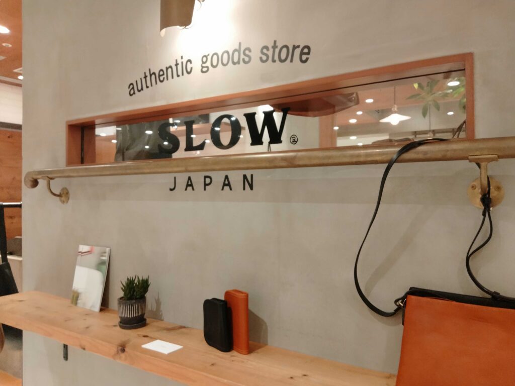 SLOW authentic goods store NEWoMan新宿店の外観