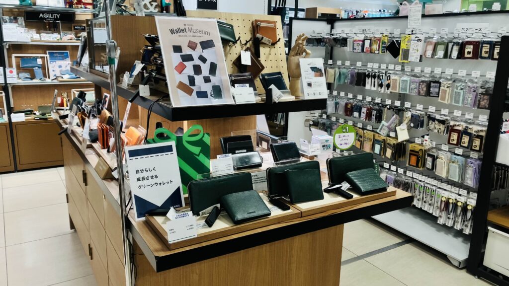 HANDアトレ川崎店の財布売り場