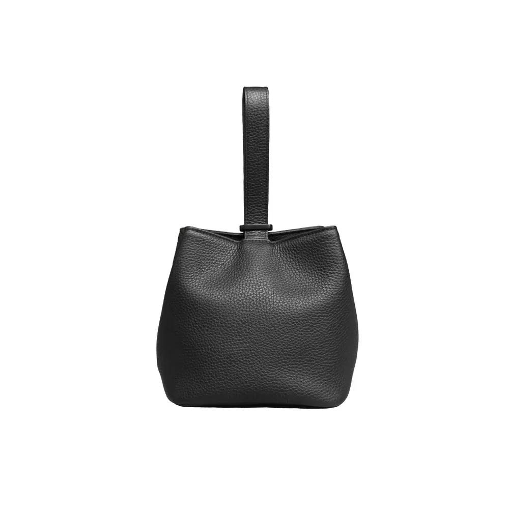 HushTugの巾着レザーバッグ