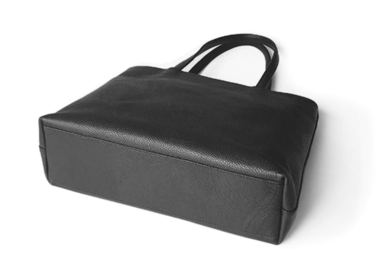 HushTugのレザートートの底