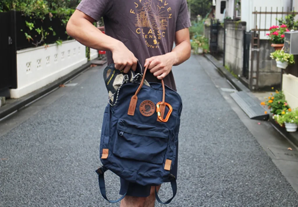 カンケンリュックを男性が利用している画像