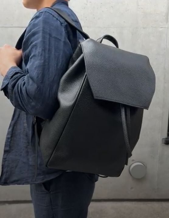 HushTugのオーバーレイバックパック