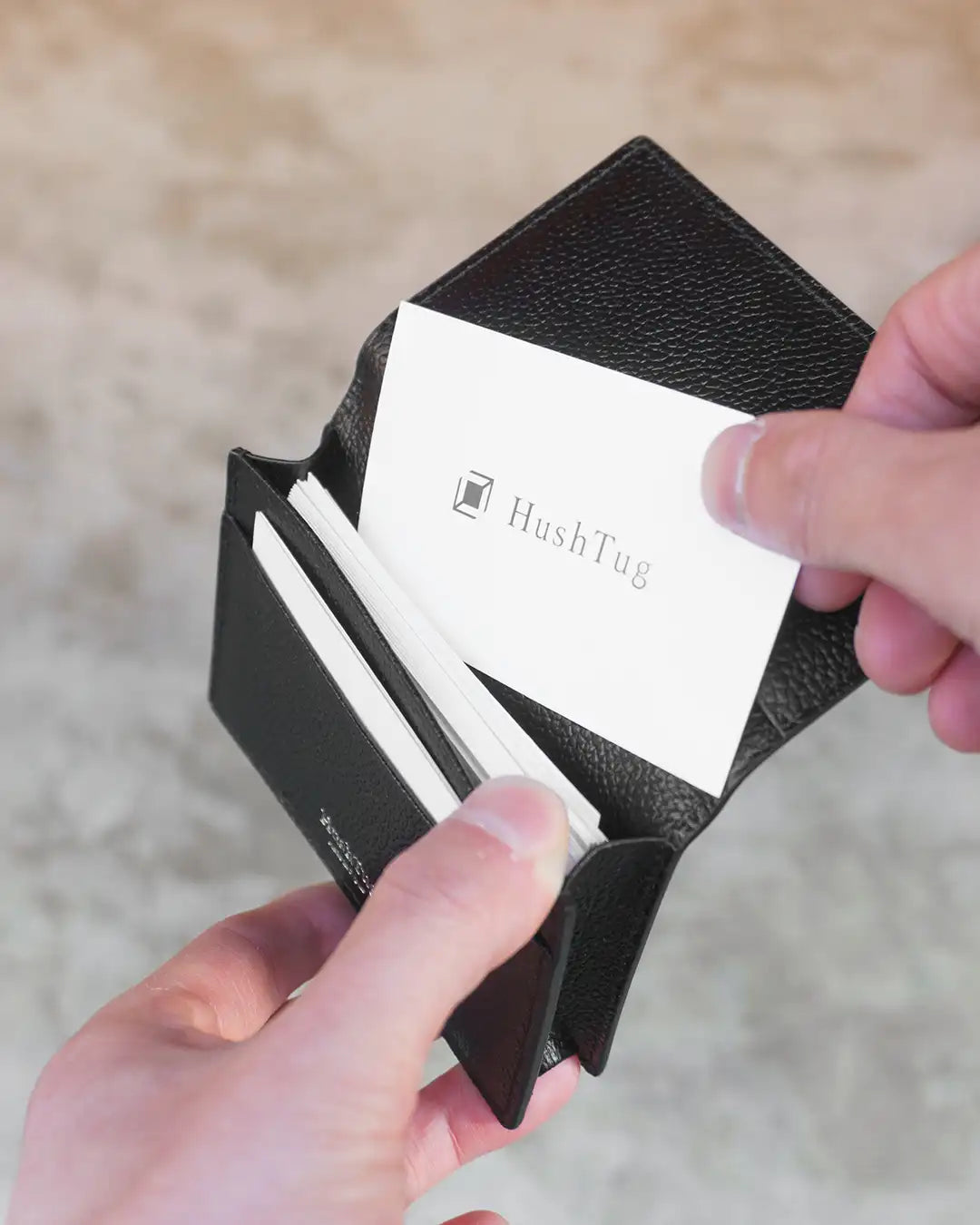 HushTug:ピュアシュリンクレザー レザーカードケース ブラック