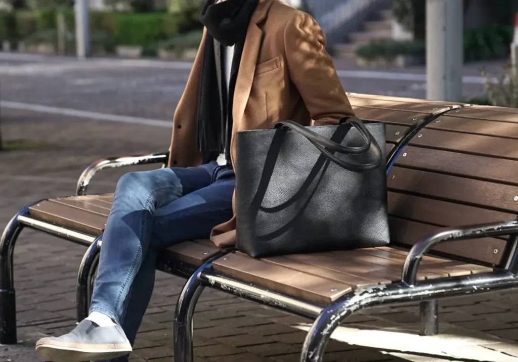 HushTugのトートバッグを配置した画像