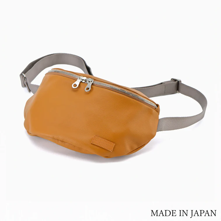 カワニシカバンのボディバッグ