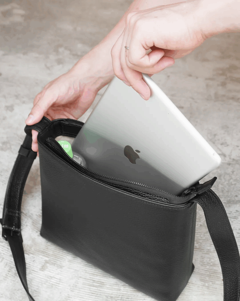 HushTugのショルダーバッグの容量