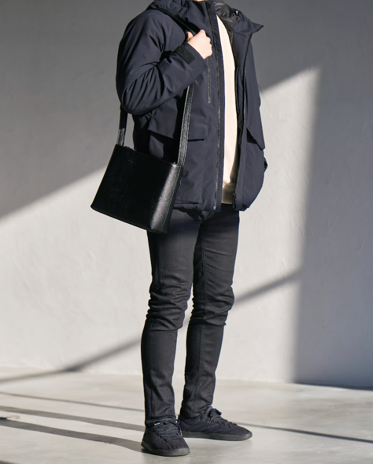 HushTugのショルダーバッグを使用したコーディネート例