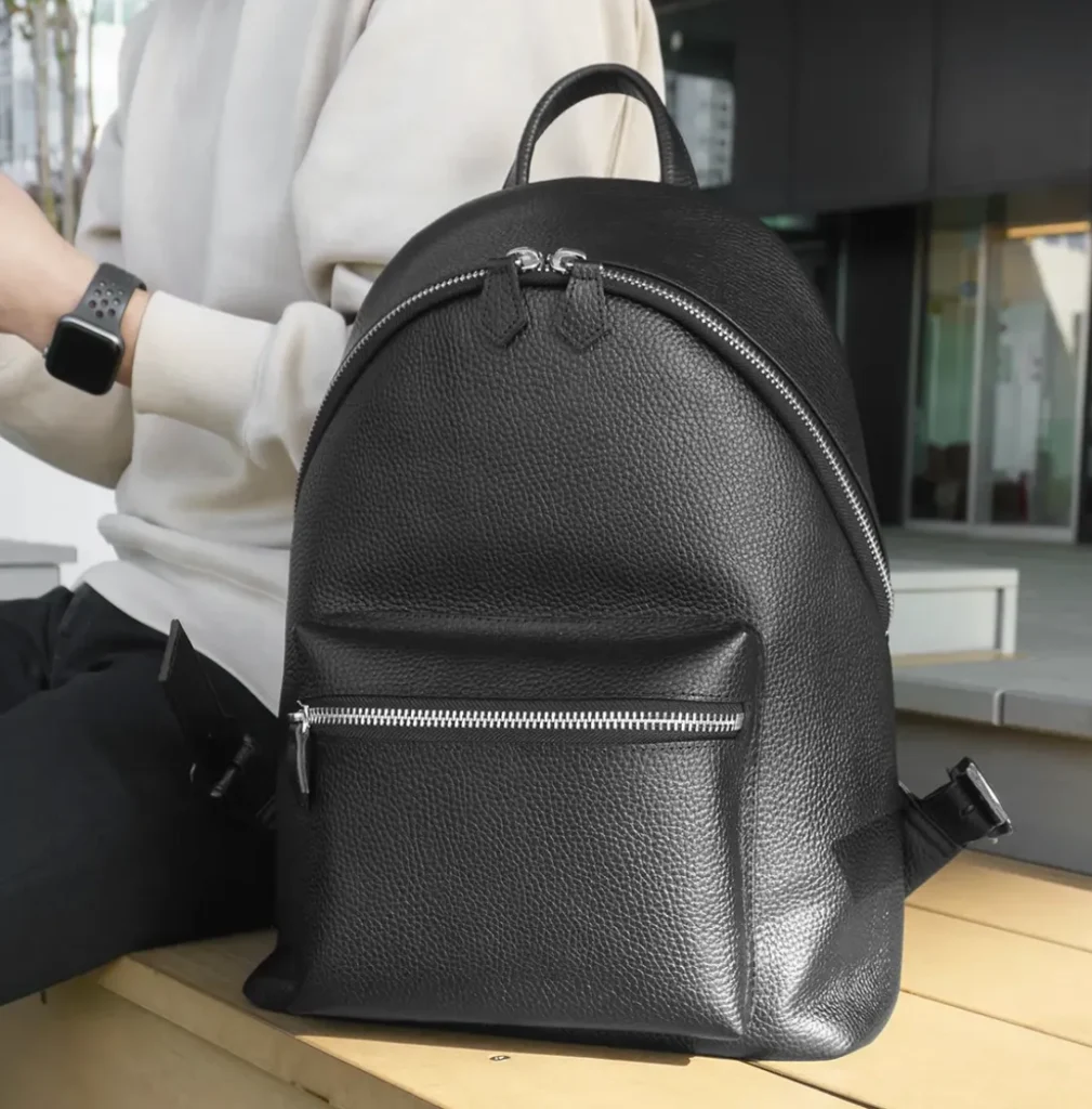 HushTugのジップデイパックの画像