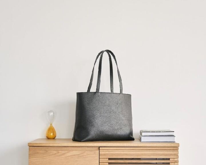 HushTugのレザートート