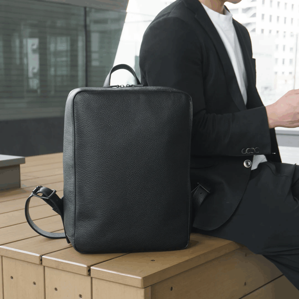 HushTug スクエアバックパック