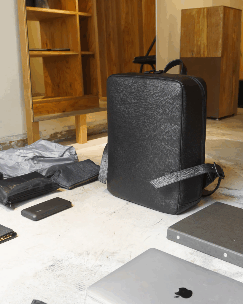 HushTug スクエアバックパック