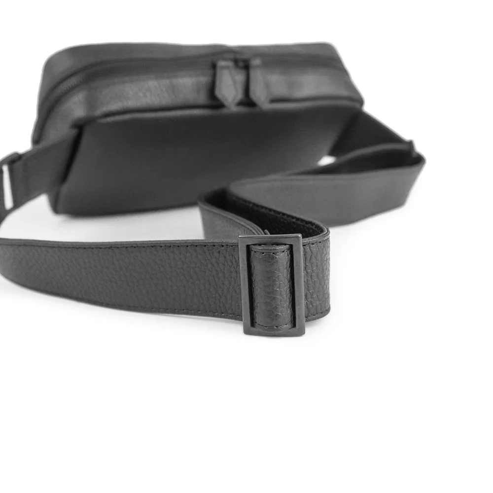 HushTugのボディバッグ ブラック