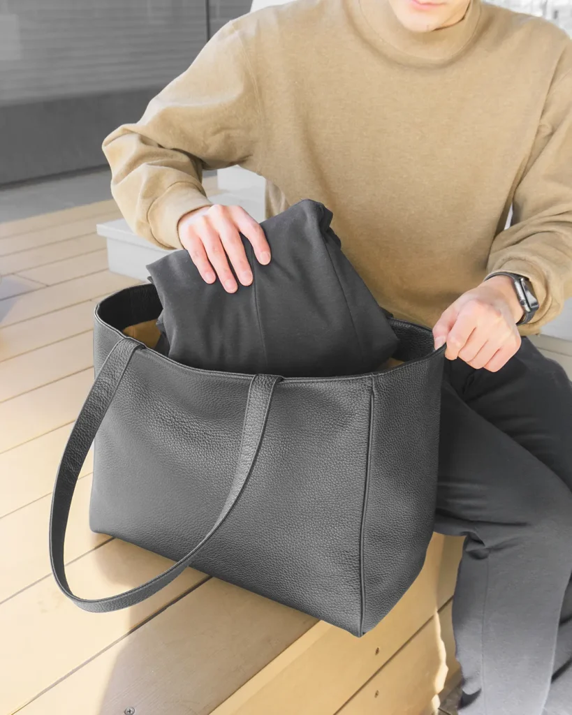 休日に使うトートバッグのイメージ