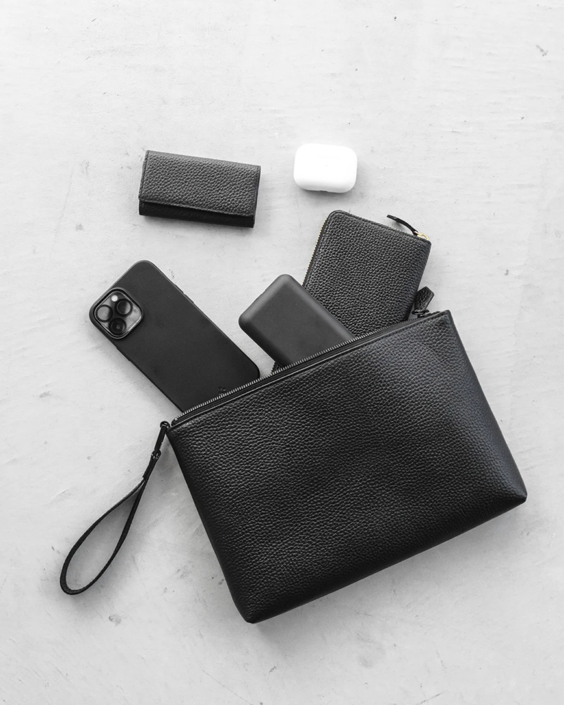 HushTug（ハッシュタグ）マルチケース ブラック Ver.2.0と収納物