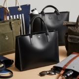 トートバッグが並べられた画像