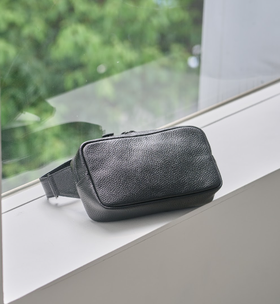 ボディバッグ　ブラック