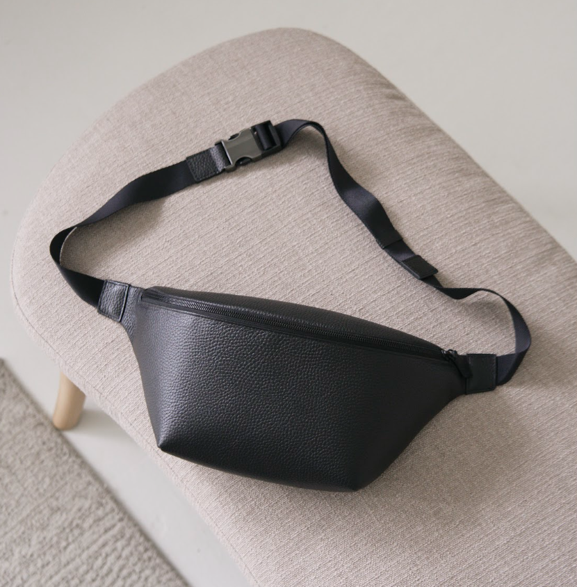 カーブドボディバッグ