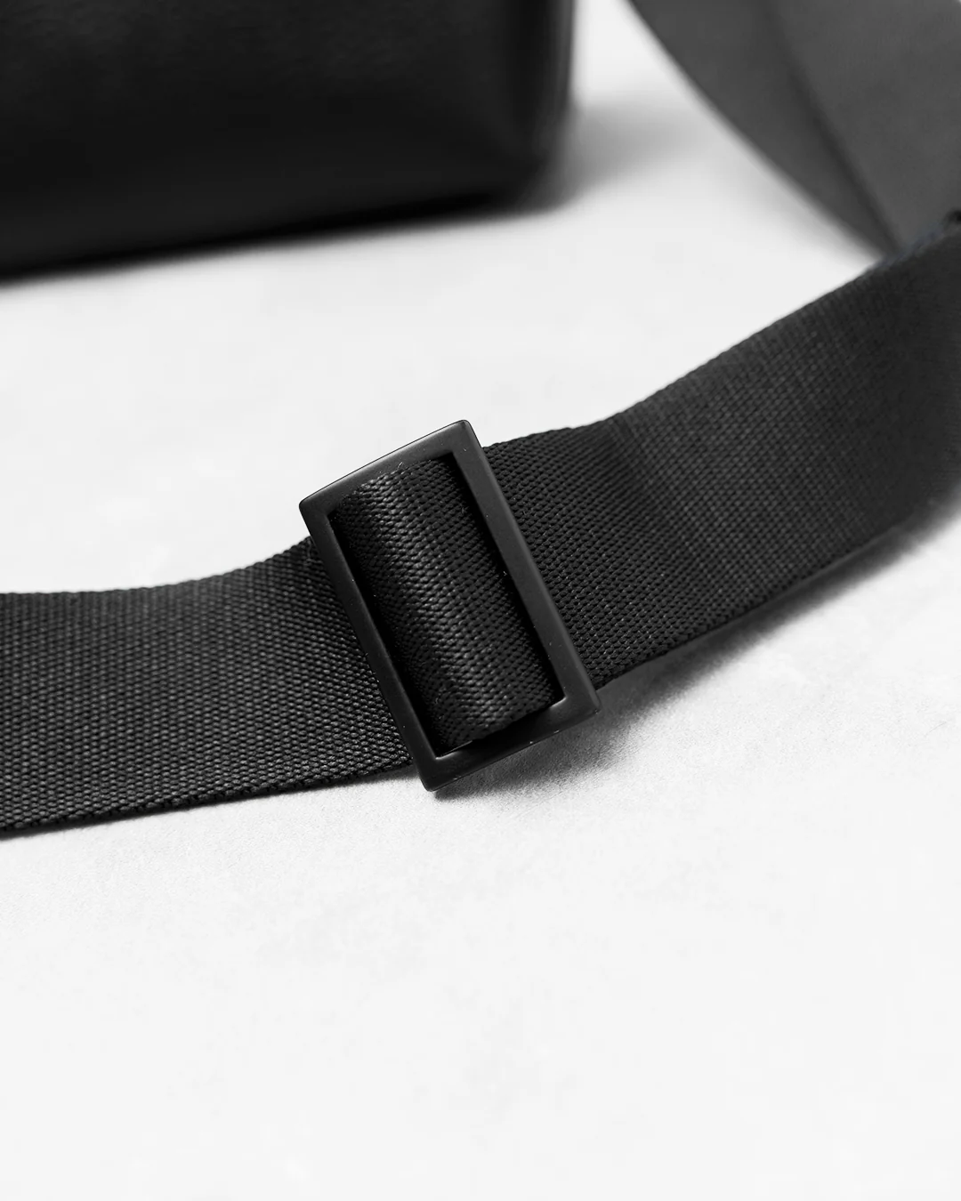 HushTugのフラップミニショルダーのショルダーストラップ