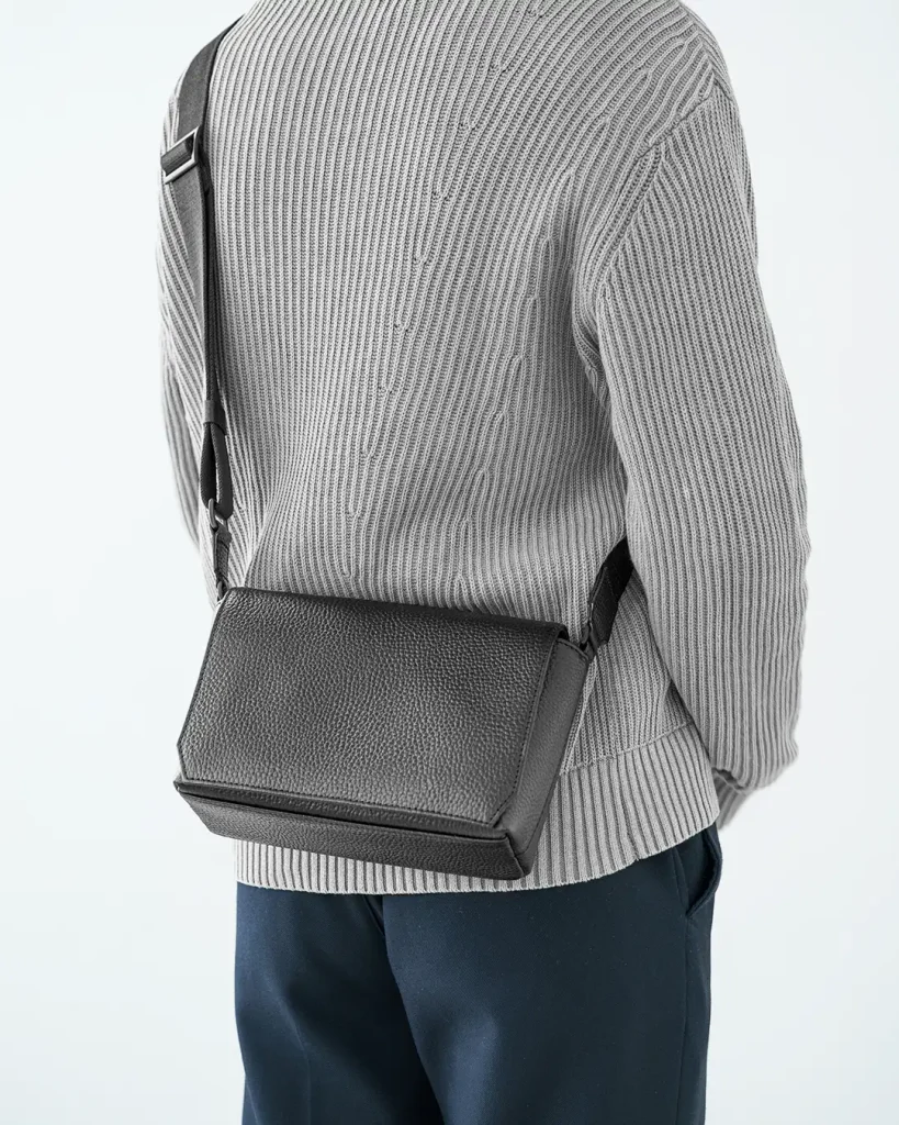 HushTugのフラップミニショルダーを使う際のコーデの例