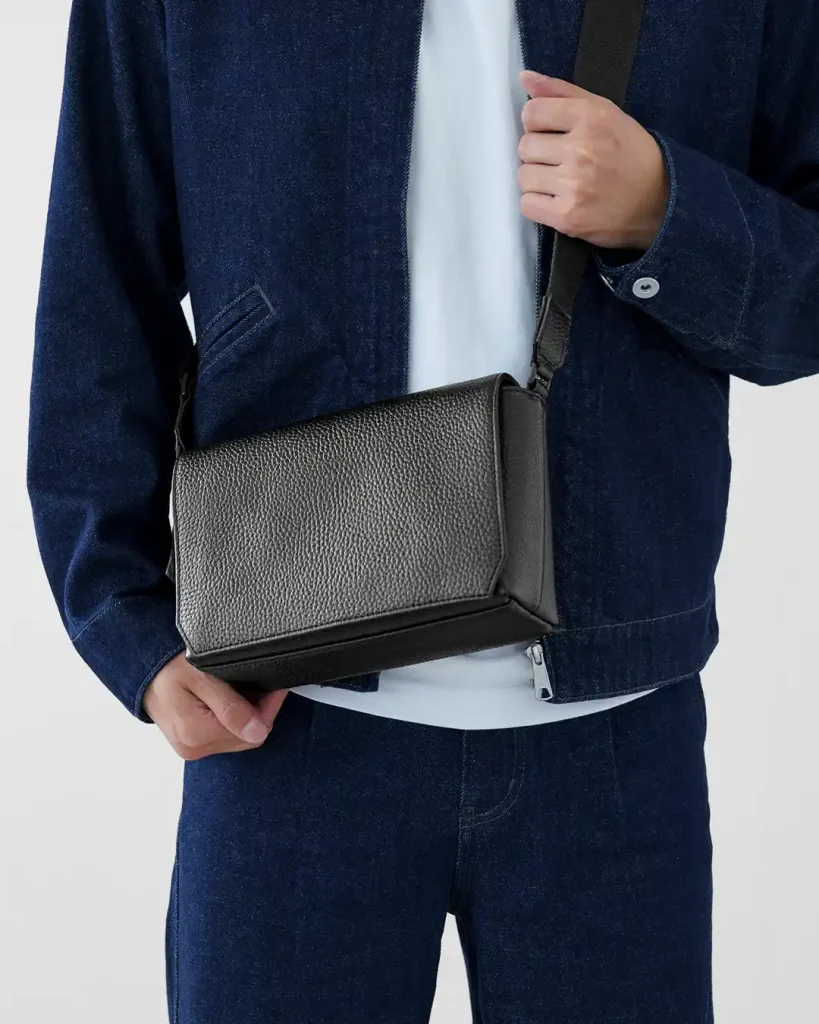 HushTugのフラップミニショルダーを使う際のコーデの例