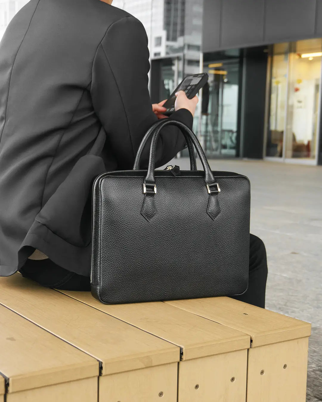 ビジネスシーンのバッグ