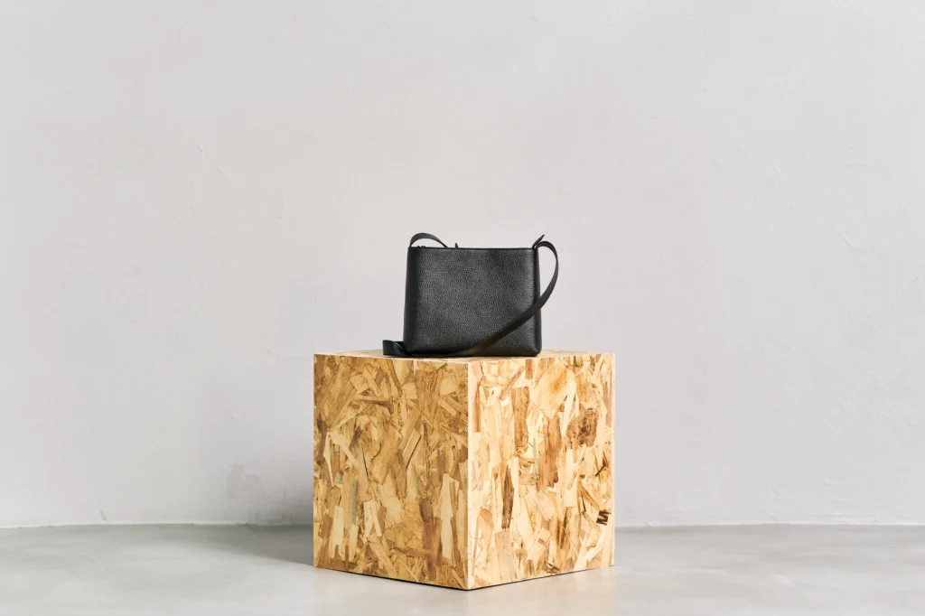 HushTugのレザーショルダー